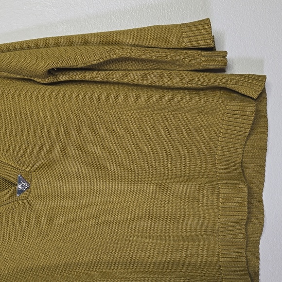 White house black market elbow sleeve v neck pullover sweater size Medium. - Picture 6 of 12